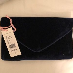 NWT- vineyard vines navy velvet clutch.